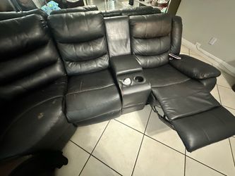 Black sectional couch - or OBO￼