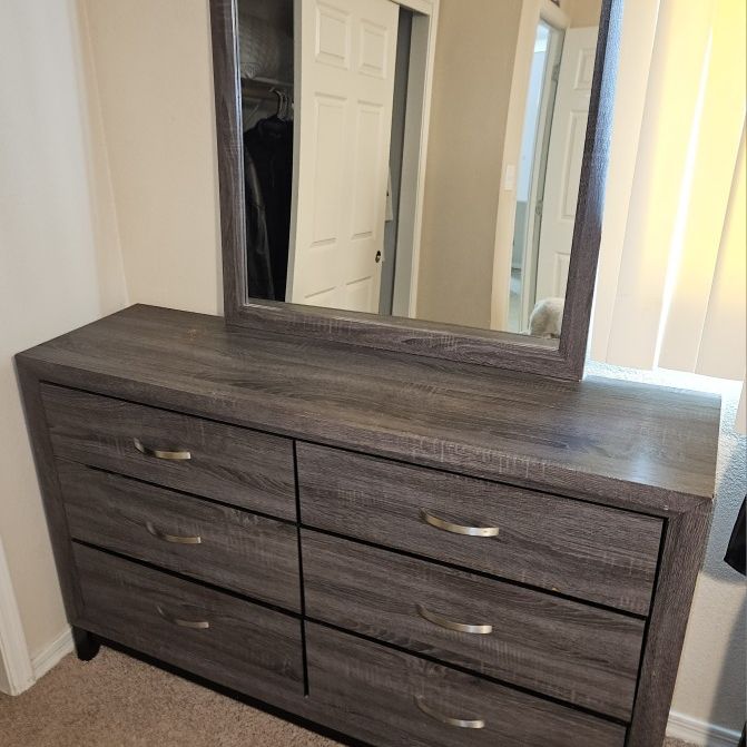 King Bedroom Set With Box springs, Dresser, And Nightstands