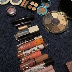 I Buy  Pay Cash$New & used make up beauty items perfume skin care $$$$ 