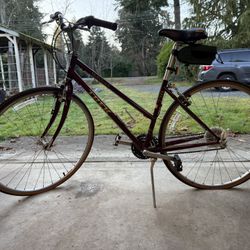 TREK Women’s Bike w/ Shimano Components!
