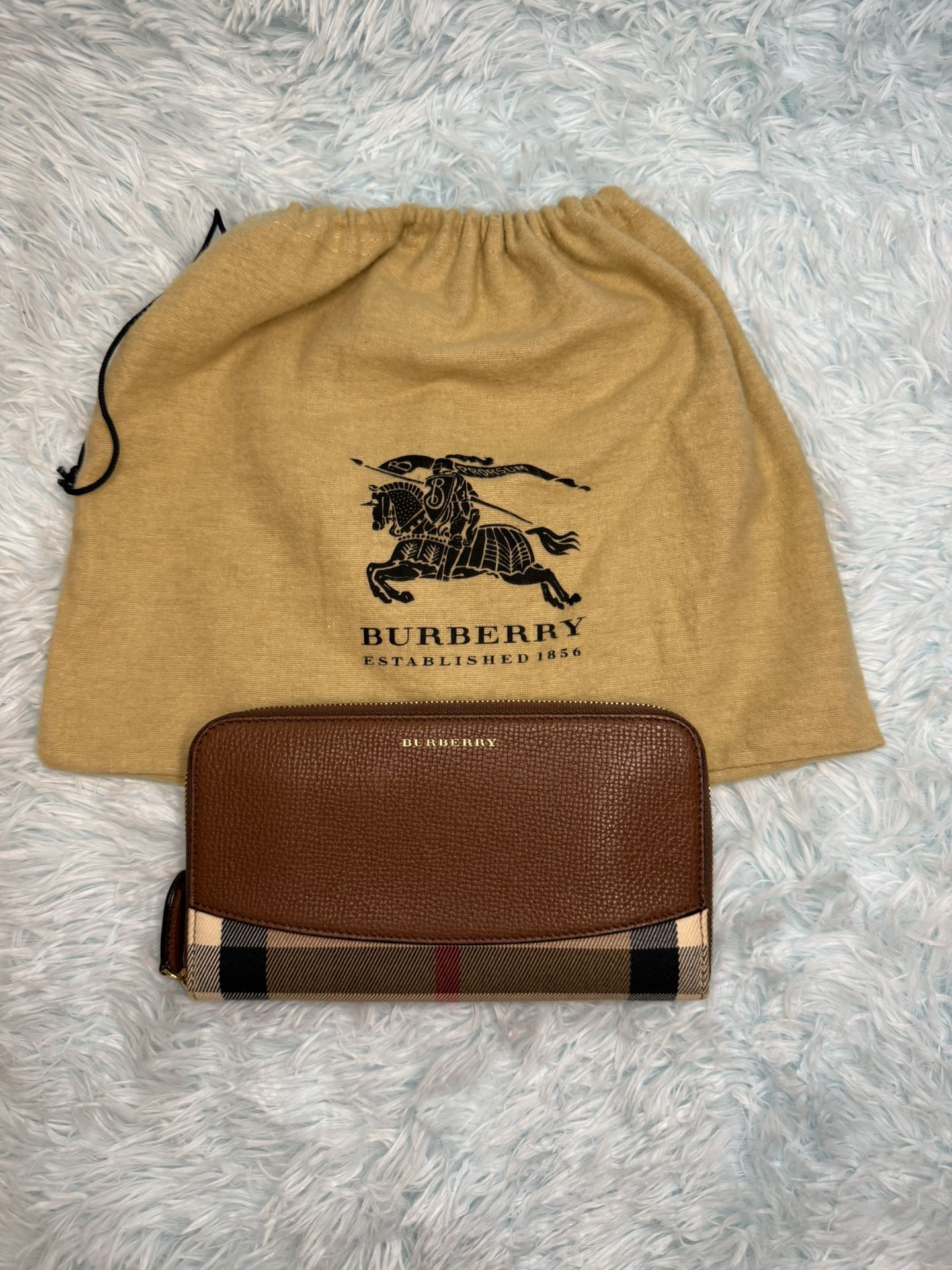 Authentic Women’s Vintage Burberry Wallet
