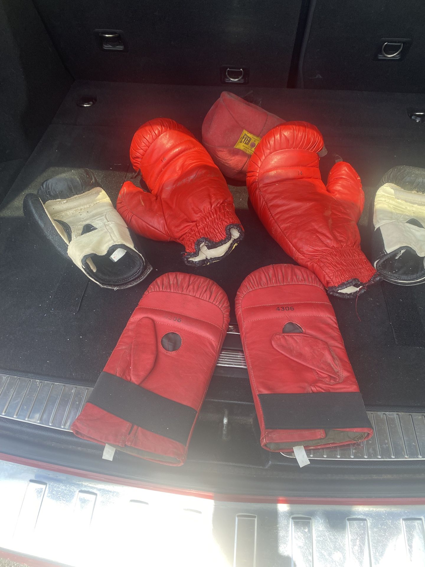 Boxing gloves, Speed Bag