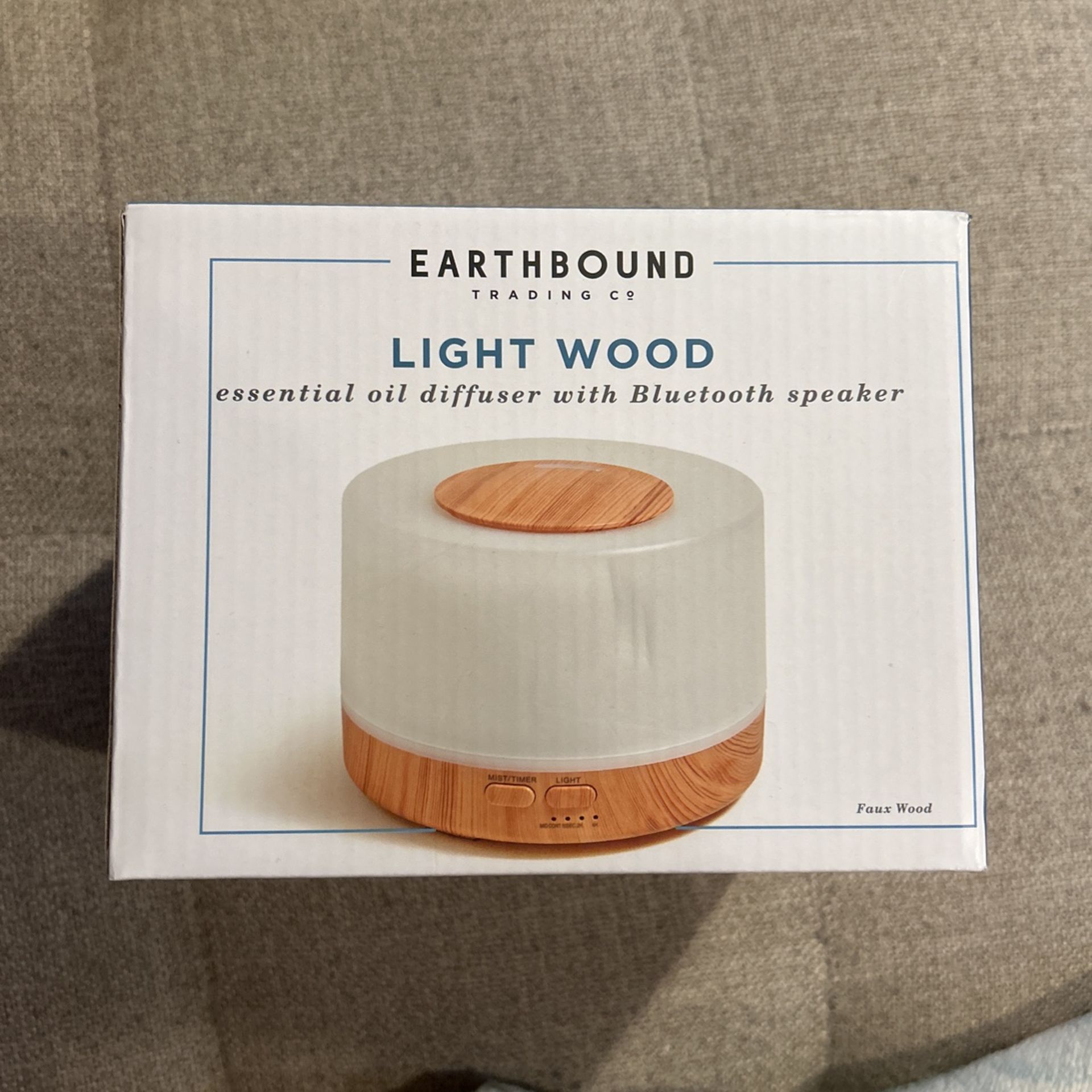 Oil diffuser with Bluetooth speaker