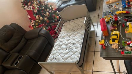 Toddler bed