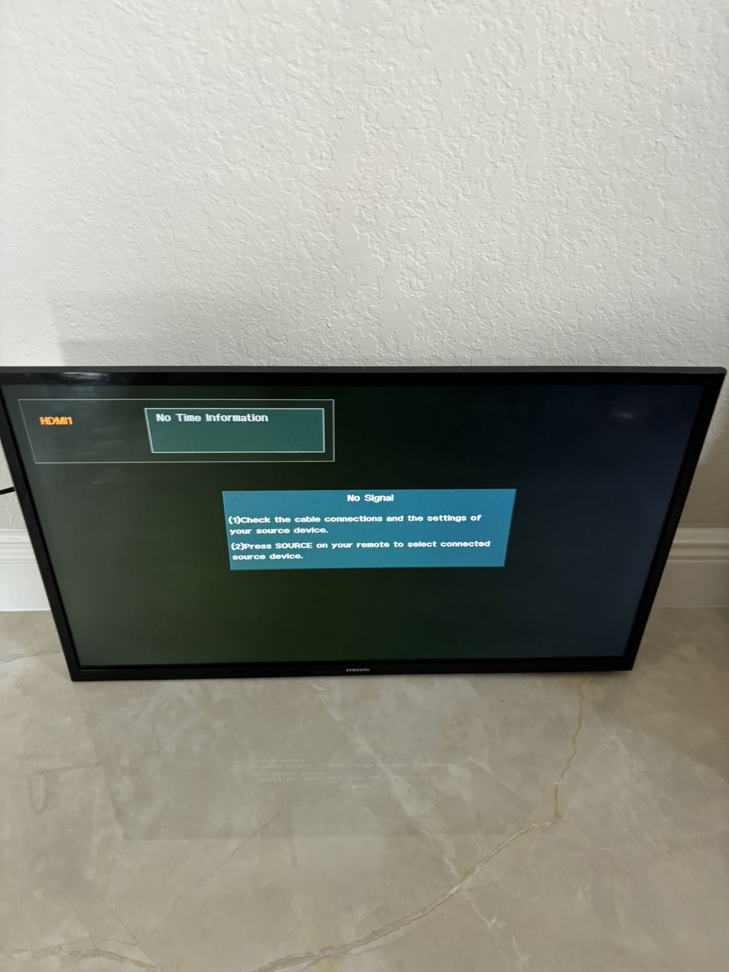 32” Samsung TV w/ Adjustable Wall Mount