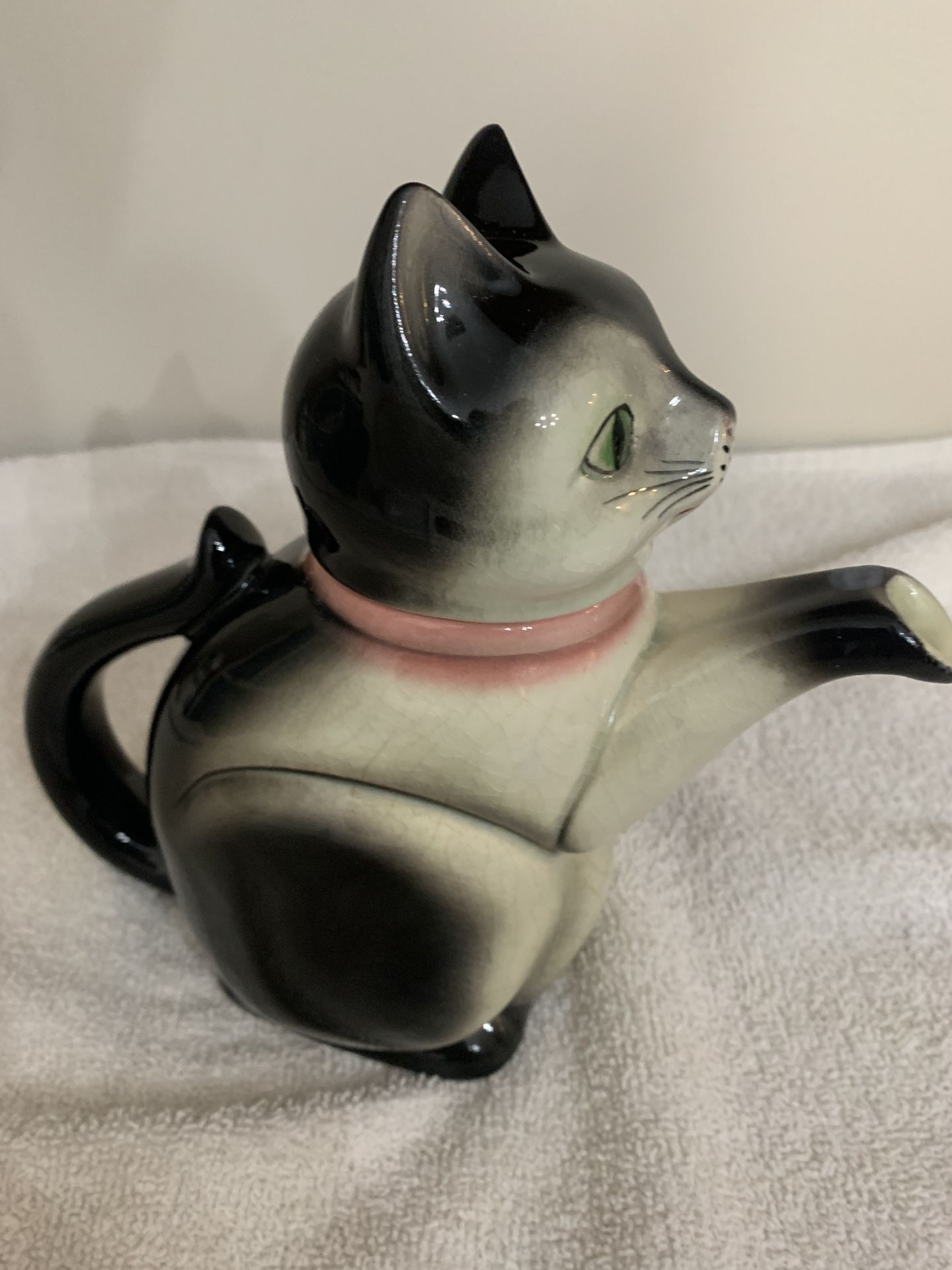 1950 E &R ERPHILA GERMANY FIGURE CAT TEAPOT WITH PINK BOW