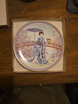 Porcelain Plate From Japan. Geisha Girl 1990 Ketsuzan-