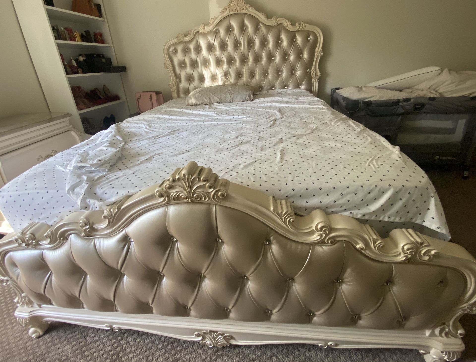 Acme Chantelle Bedroom Set