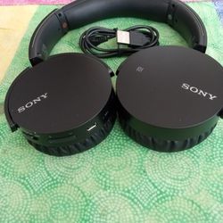 SONY  WIRELESS BLUETOOTH NOISE CANCELLING HEADPHONES 