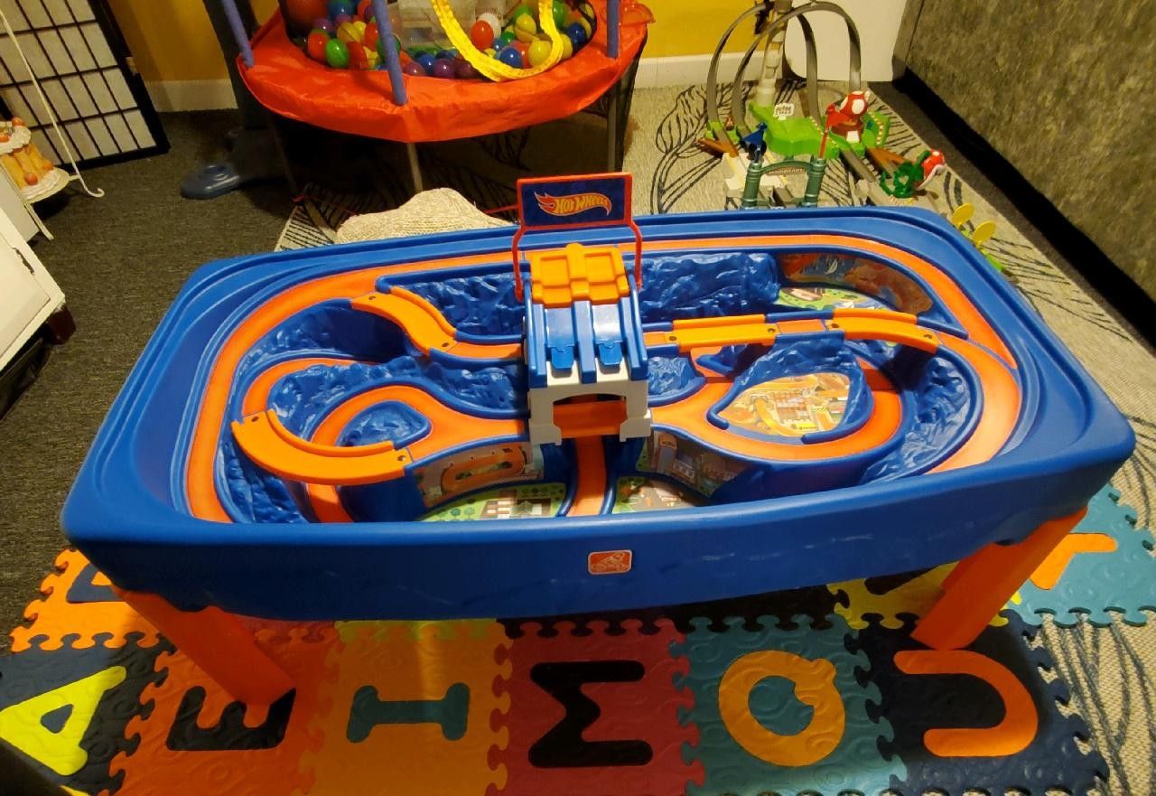 This step2 hot wheels car & track table hotsell
