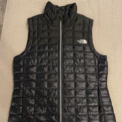 Women’s Black North Face Vest (XS) 