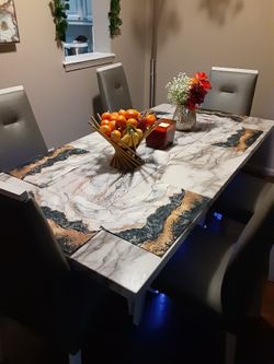Modern look dining table
