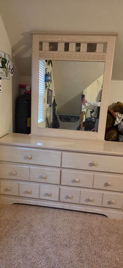 Bedroom dresser set