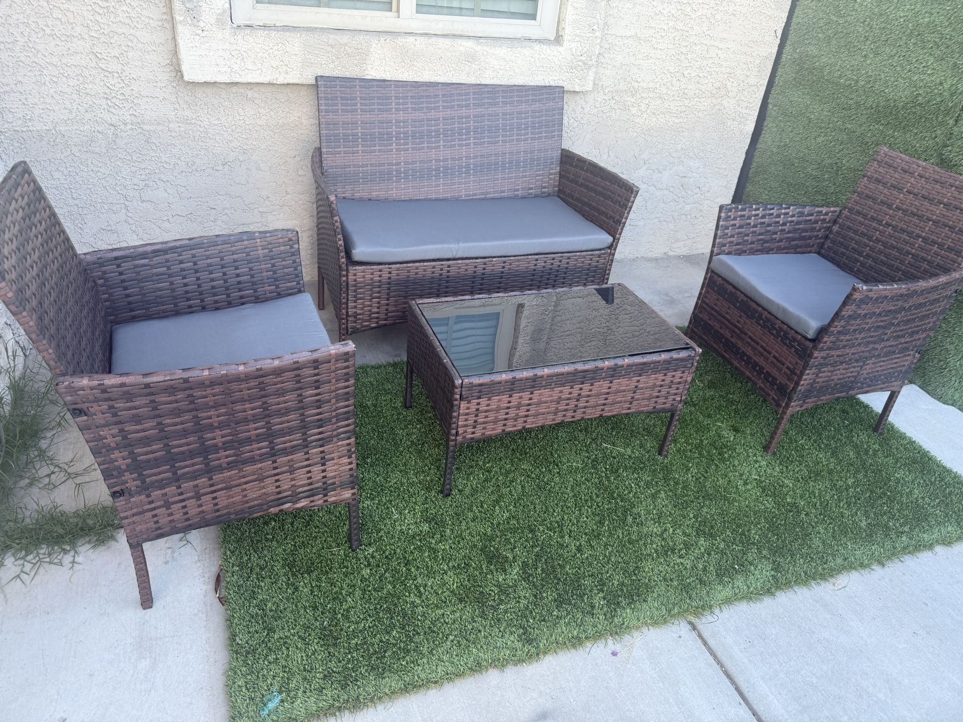 Patio Outdoor Furniture 1 Loveseat, 2 Club Chairs And Coffee Table