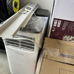 Frigidaire Portable Standup AC Machine 