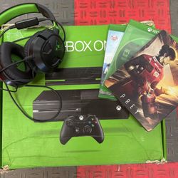 Xbox One 500GB Bundle 3 games,headset , controller 