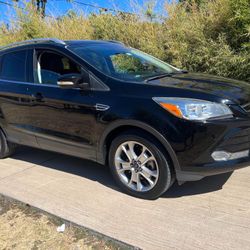 2016 Ford  Escape Platnuim 