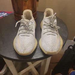 Adidas yeezy Boost 350 V2..Lund Mark