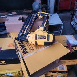 DEWALT
20V MAX XR 16-Gauge Electric Cordless Angled Finishing Nailer Kit STORE PRICE $429