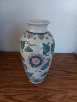 Vintage Chrysanthemum floral design vase