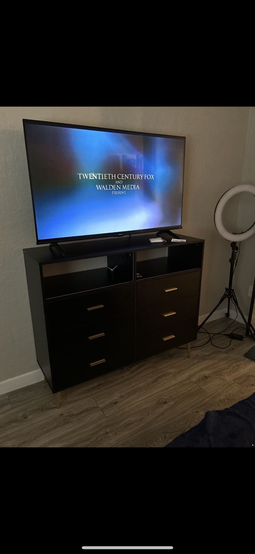 50” Hisense Roku Tv, Light Up Dresser , And light Up Full Size Bed Set With Storage Compartment S