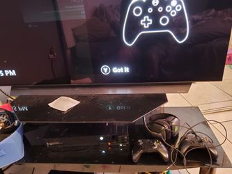 Xbox one x 1 TB with 2 controls 4 batterys with charger and A10 gaming headset