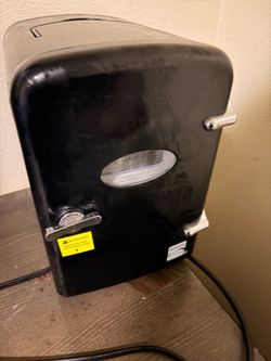 Baby mini fridge