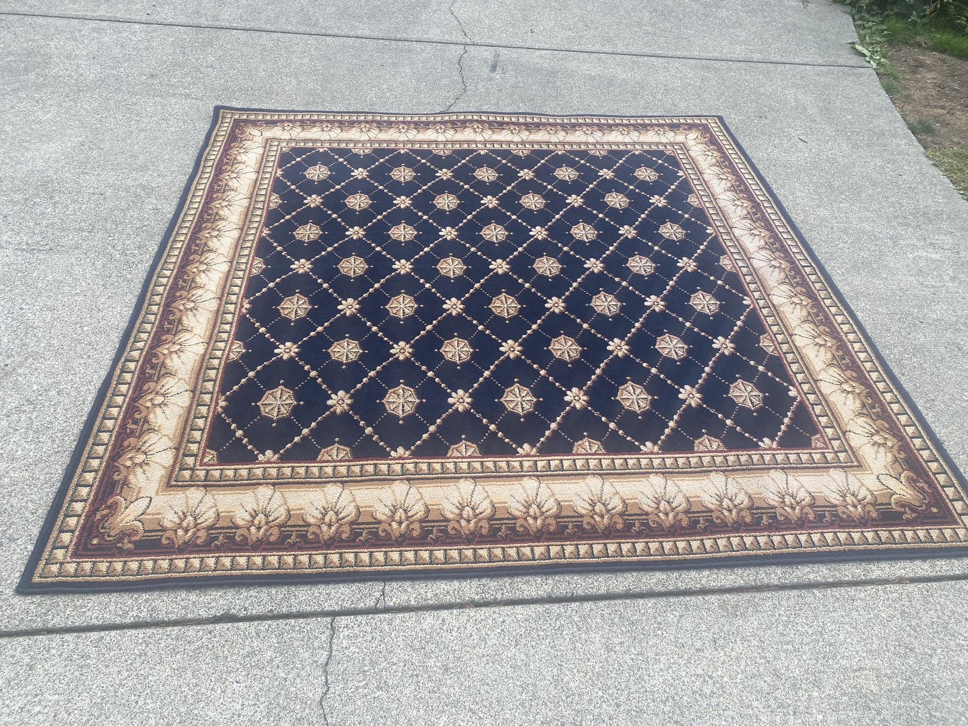 Beautiful 95x95 Mohawk Rug - Super Clean Excellent Condition 