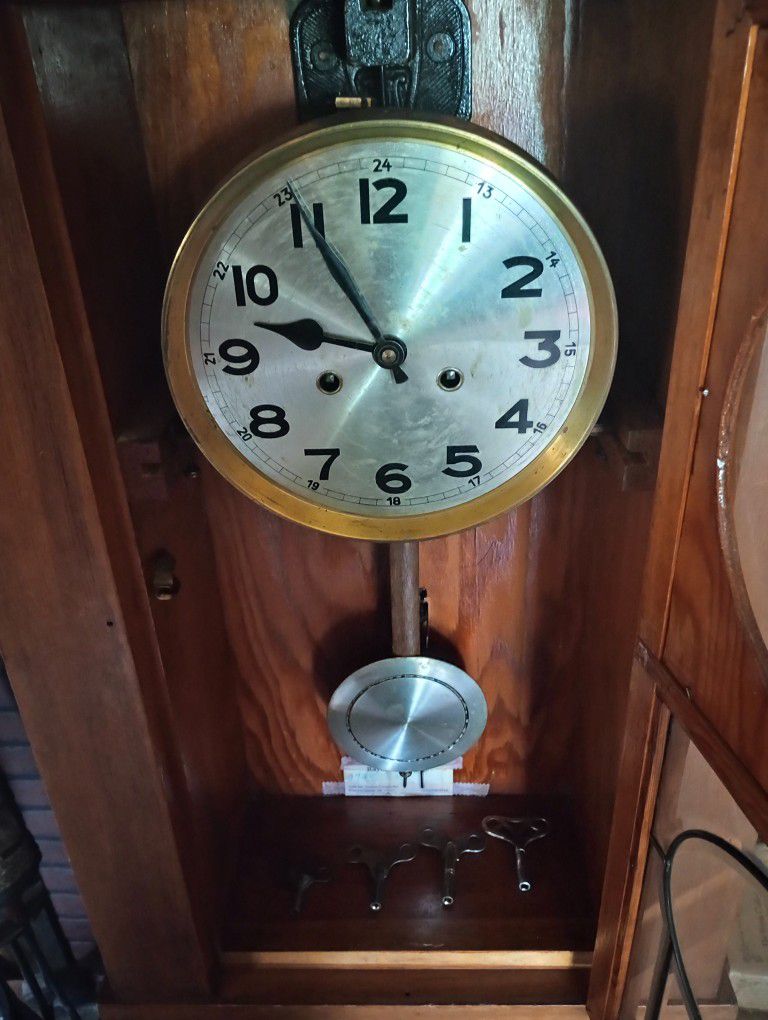 1919 Clock