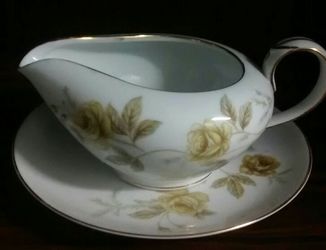 Debonair Yellow Rose Pattern.