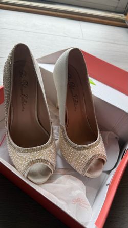 Women Heels 👠 size 7 check more pictures