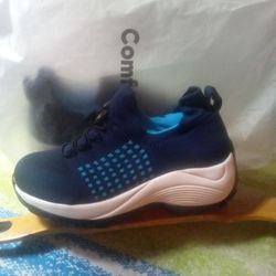 Comfort wear tennis shoes