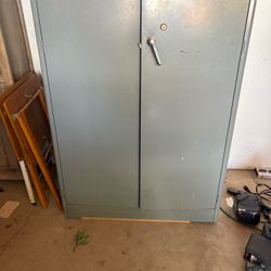 Metal Storage Cabinet with Lock