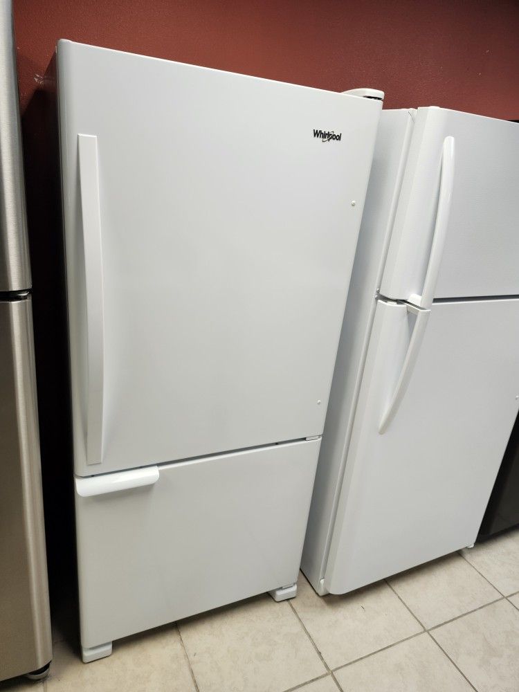 Whirlpool Refrigerator 33 W