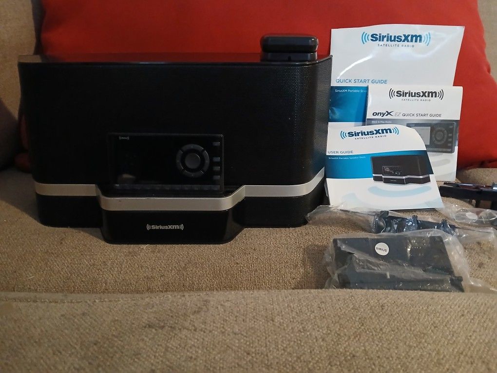 Sirius XM Portable Speaker Dock With Accessories
