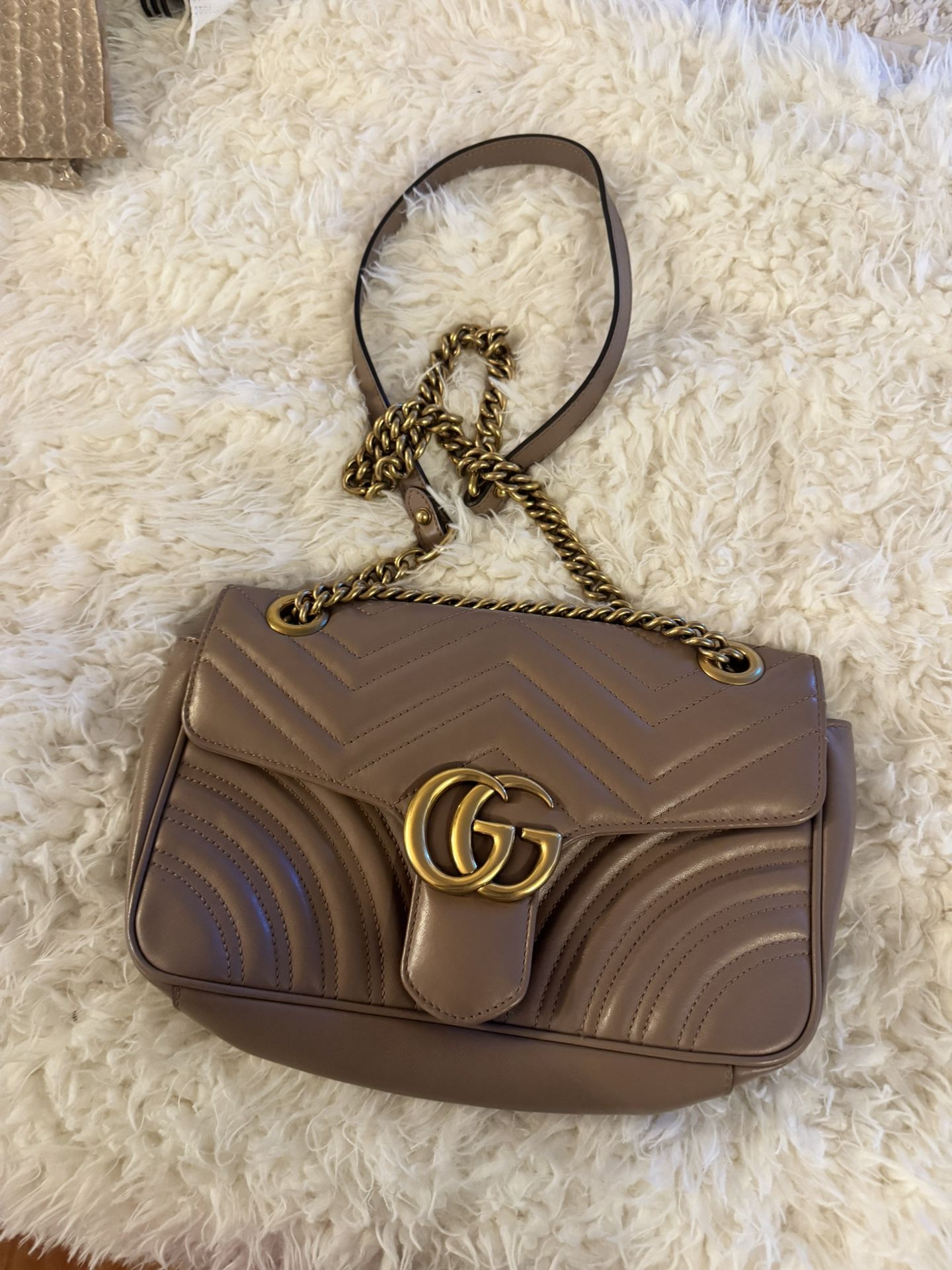 gucci beige marmont small shoulder purse