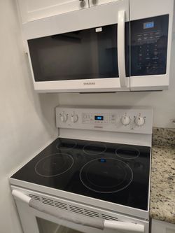 A matching Samsung Microwave with a 30 inch standing range
