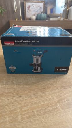 Makita 6.5 Amp 1-1/4 HP Corded Fixed Base Variable Speed Compact Router with Quick-Release