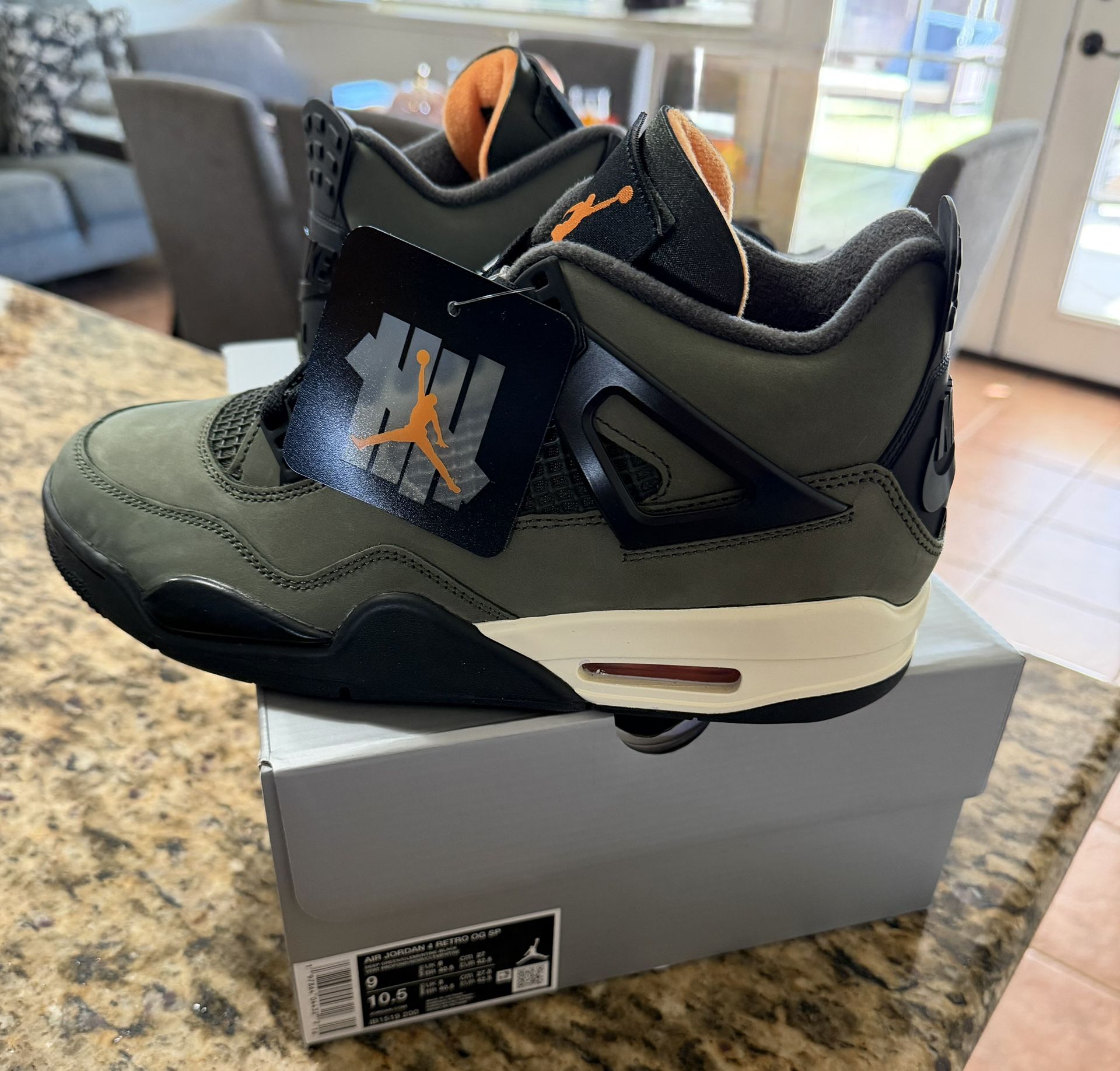 Jordan 4 Undefeated Size 9