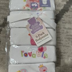 Carter’s 5 pack bodysuit newborn size 