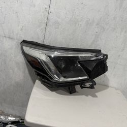 2023 Subaru Forrester Right Headlight 