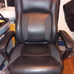 Serta Gaming Chair With Memory Foam 