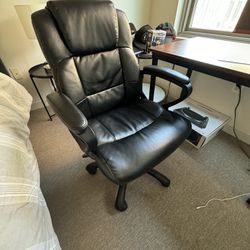 Desk Chair (REALLY COMFORTABLE)