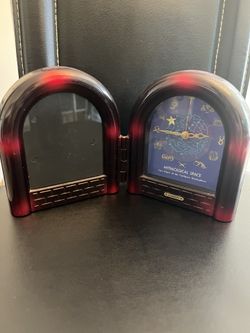 Barric Table Clock With Photo Frame. 