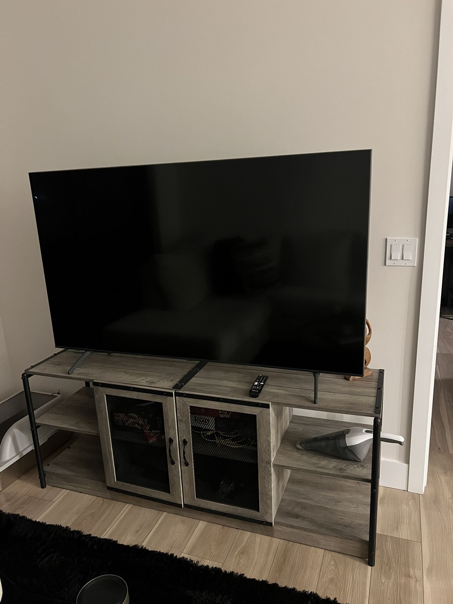 55in Tv And Tv Stand