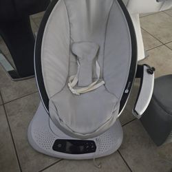 4 Moms Mamaroo Swing