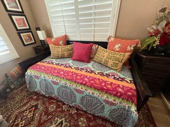 Dark Wood Twin Daybed with Pull-Out Trundle