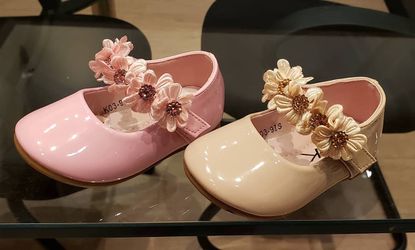 Cute pink and Beige shoes. Zapatos para chiquitas. Rosita con flores. Bristol Swapmall in Santa Ana for Sale in Fountain Valley, CA - OfferUp
