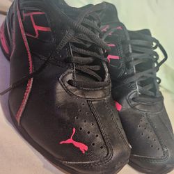 Puma Pink N Black Tennis Shoes
