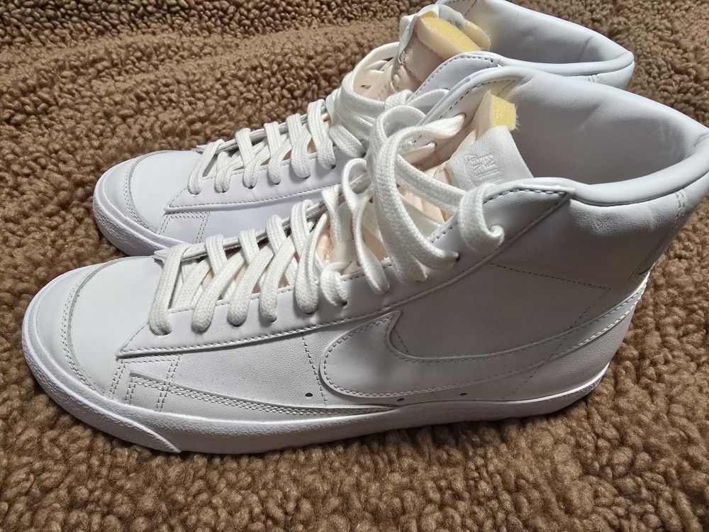 Women's Nike Size 9.5 New